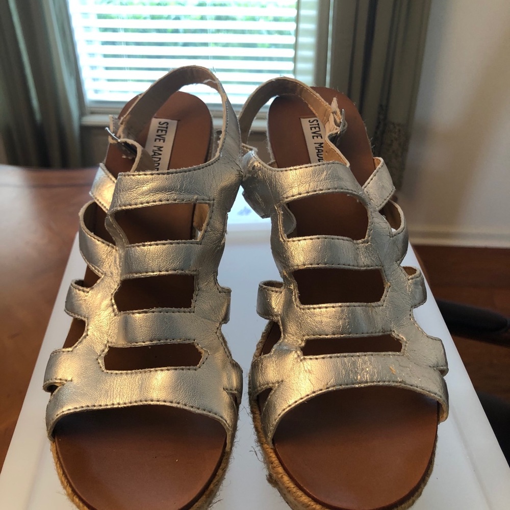 Shoes - Picture 3 of 8